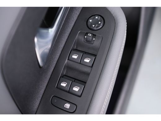 Opel Mokka-e Level 3 50 kWh | Camera | Climate Control | Parkeersensoren | Led | Lichtmetalen velgen | Apple C... ActivLease financial lease