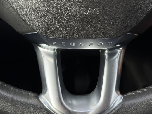 Peugeot 2008 110pk Signature | Airco | Buitenspiegels elektrisch inklapbaar | Cruise control ActivLease financial lease