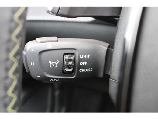 Peugeot 2008 1.2 Hybrid 136 GT | Automaat | Navigatie | Camera | Panorama/schuifdak | Mild Hybrid | Nieuw model | ActivLease financial lease