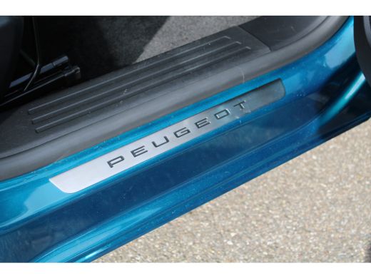 Peugeot 2008 1.2 Hybrid 136 GT | Automaat | Navigatie | Camera | Panorama/schuifdak | Mild Hybrid | Nieuw model | ActivLease financial lease