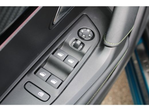 Peugeot 2008 1.2 Hybrid 136 GT | Automaat | Navigatie | Camera | Panorama/schuifdak | Mild Hybrid | Nieuw model | ActivLease financial lease