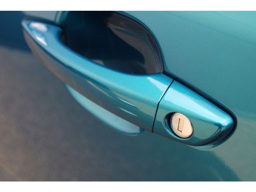 Peugeot 2008 1.2 Hybrid 136 GT | Automaat | Navigatie | Camera | Panorama/schuifdak | Mild Hybrid | Nieuw model | ActivLease financial lease