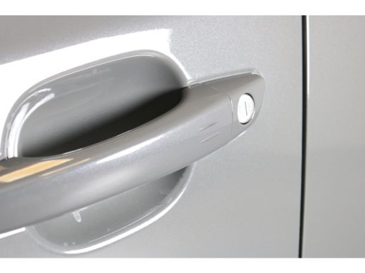 Peugeot 2008 1.2 Hybrid 136 GT | Navi | Camera | Ad. Cruise control | LMV 17'|  Keyless Entry | Apple Carplay ... ActivLease financial lease