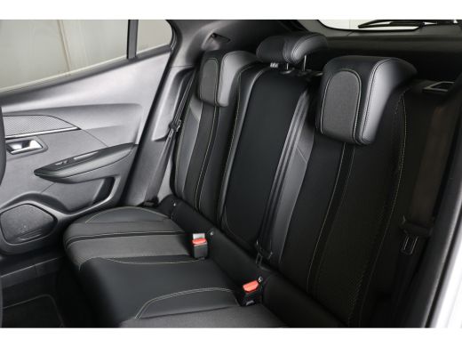 Peugeot 2008 1.2 Hybrid 136 GT | Navi | Camera | Ad. Cruise control | LMV 17'|  Keyless Entry | Apple Carplay ... ActivLease financial lease