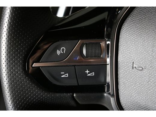 Peugeot 2008 1.2 Hybrid 136 GT | Navi | Camera | Ad. Cruise control | LMV 17'|  Keyless Entry | Apple Carplay ... ActivLease financial lease