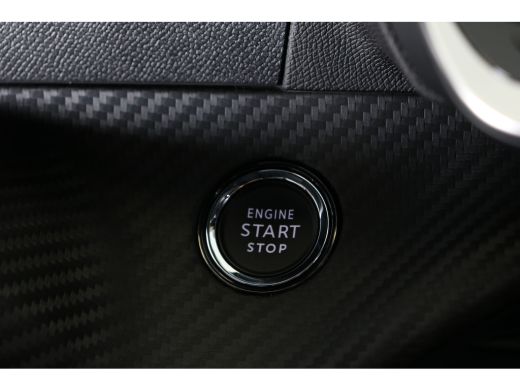 Peugeot 2008 1.2 Hybrid 136 GT | Navi | Camera | Ad. Cruise control | LMV 17'|  Keyless Entry | Apple Carplay ... ActivLease financial lease