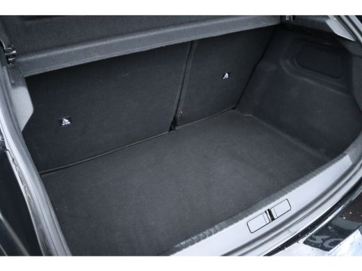 Peugeot 208 1.2 Hybrid 110 e-DCS6 Allure | Adaptieve Cruise | 360 Camera | Navigatie | Carplay | LED ActivLease financial lease