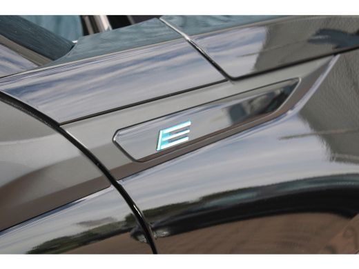 Peugeot e-2008 EV GT 54 kWh | Navigatie | Camera | Fase 3 | Adaptieve cruise | All season | BTW | Nieuw model | ActivLease financial lease