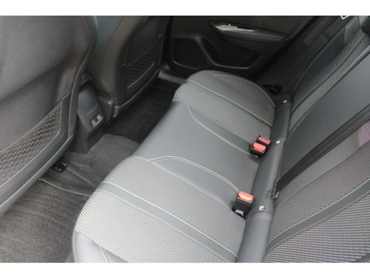 Peugeot e-2008 EV GT 54 kWh | Navigatie | Camera | Fase 3 | Adaptieve cruise | All season | BTW | Nieuw model | ActivLease financial lease