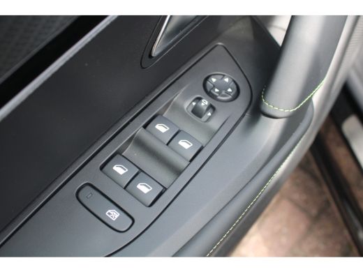 Peugeot e-2008 EV GT 54 kWh | Navigatie | Camera | Fase 3 | Adaptieve cruise | All season | BTW | Nieuw model | ActivLease financial lease