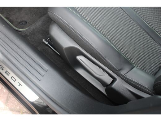 Peugeot e-2008 EV GT 54 kWh | Navigatie | Camera | Fase 3 | Adaptieve cruise | All season | BTW | Nieuw model | ActivLease financial lease