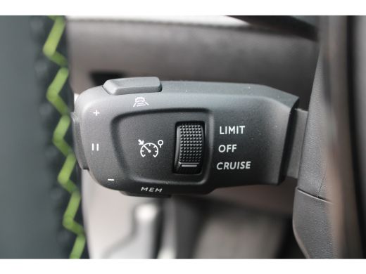 Peugeot e-2008 EV GT 54 kWh | Navigatie | Camera | Fase 3 | Adaptieve cruise | All season | BTW | Nieuw model | ActivLease financial lease