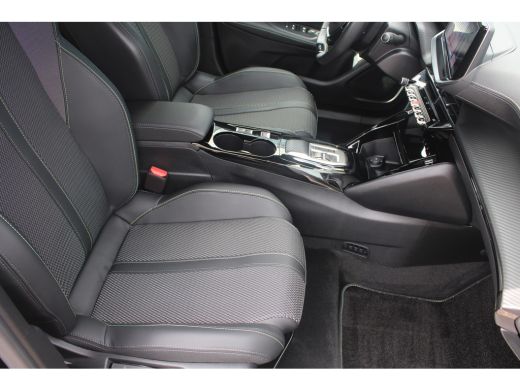 Peugeot e-2008 EV GT 54 kWh | Navigatie | Camera | Fase 3 | Adaptieve cruise | All season | BTW | Nieuw model | ActivLease financial lease