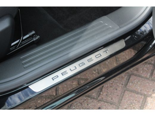 Peugeot e-2008 EV GT 54 kWh | Navigatie | Camera | Fase 3 | Adaptieve cruise | All season | BTW | Nieuw model | ActivLease financial lease