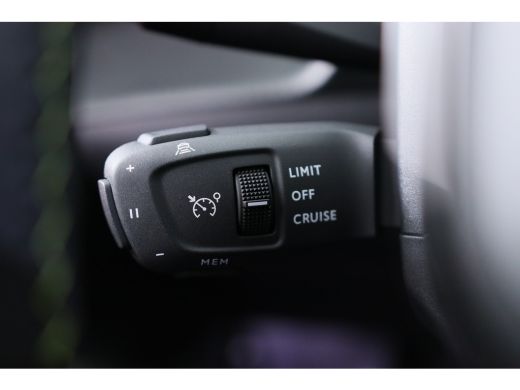 Peugeot e-208 EV GT 350 50 kWh | Adaptive Cruise | Camera | Keyless | Stoelverwarming | Cliamte Control | 10" T... ActivLease financial lease