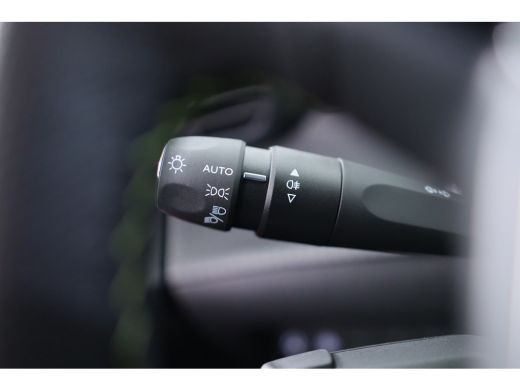 Peugeot e-208 EV GT 350 50 kWh | Adaptive Cruise | Camera | Keyless | Stoelverwarming | Cliamte Control | 10" T... ActivLease financial lease