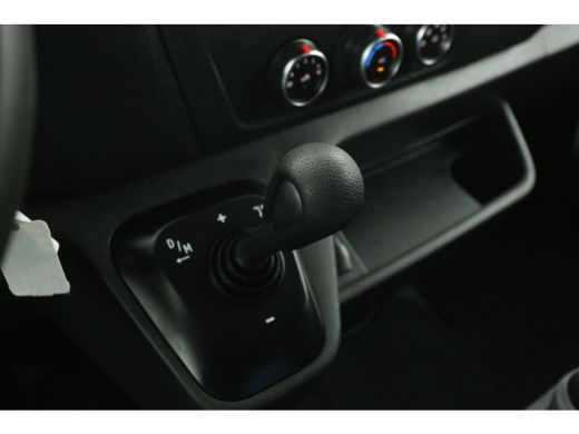 Renault Master T35 2.3 dCi 150PK L2H2 | Automaat | Airco | Cruise | Carplay | Trekh. | 2xSchuifdeur | Parkeersens. ActivLease financial lease