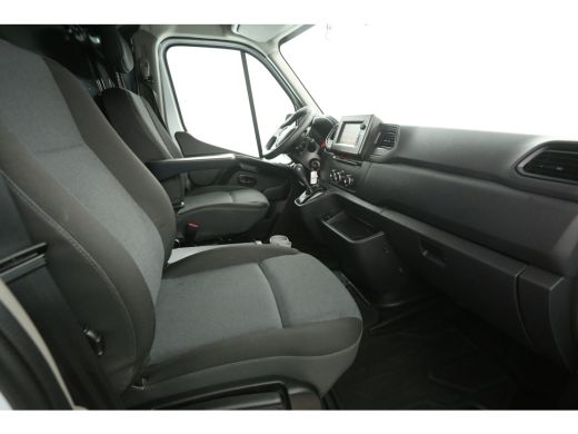 Renault Master T35 2.3 dCi 150PK L2H2 | Automaat | Airco | Cruise | Carplay | Trekh. | 2xSchuifdeur | Parkeersens. ActivLease financial lease