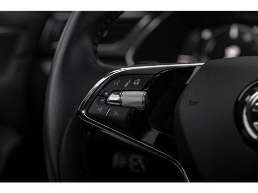 Skoda Superb Combi 1.4TSI PHEV 218pk Business Edition | Panoramadak | Trekhaak | Adaptive Cruise | Achteruitri... ActivLease financial lease