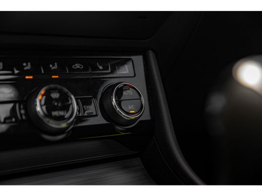 Skoda Superb Combi 1.4TSI PHEV 218pk Business Edition | Panoramadak | Trekhaak | Adaptive Cruise | Achteruitri... ActivLease financial lease