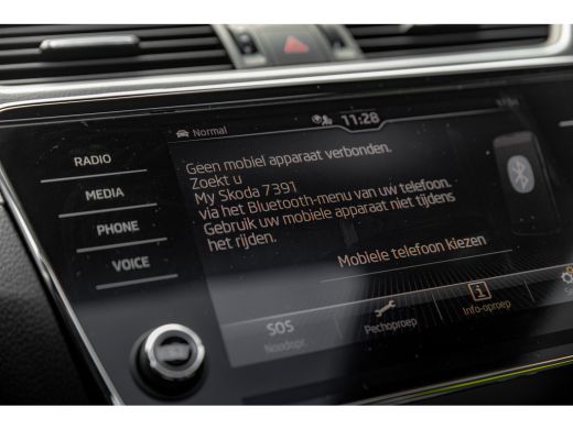 Skoda Superb Combi 1.4TSI PHEV 218pk Business Edition | Panoramadak | Trekhaak | Adaptive Cruise | Achteruitri... ActivLease financial lease