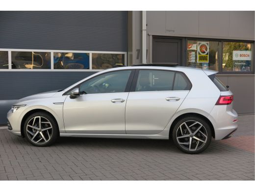 Volkswagen Golf 1.5 eTSI 150pk DSG 1st Edition ,. Pano, Virtual cockpit, LED verl. Electr. bestuurdersstoel met m... ActivLease financial lease