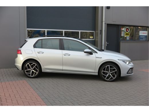 Volkswagen Golf 1.5 eTSI 150pk DSG 1st Edition ,. Pano, Virtual cockpit, LED verl. Electr. bestuurdersstoel met m... ActivLease financial lease