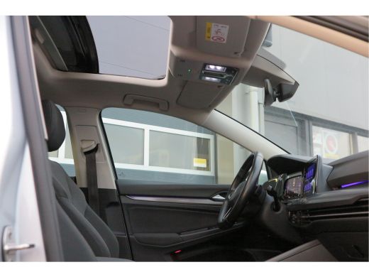 Volkswagen Golf 1.5 eTSI 150pk DSG 1st Edition ,. Pano, Virtual cockpit, LED verl. Electr. bestuurdersstoel met m... ActivLease financial lease