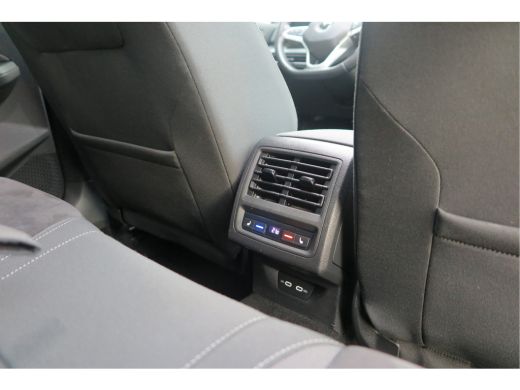 Volkswagen Golf 1.5 eTSI 150pk DSG 1st Edition ,. Pano, Virtual cockpit, LED verl. Electr. bestuurdersstoel met m... ActivLease financial lease