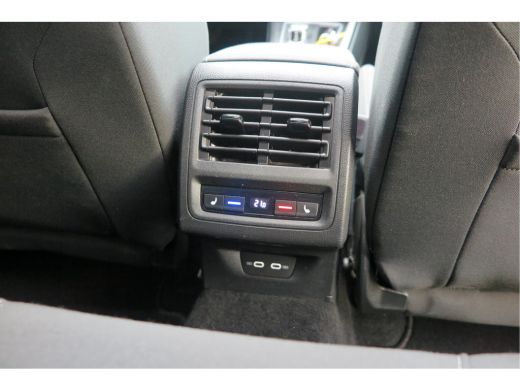 Volkswagen Golf 1.5 eTSI 150pk DSG 1st Edition ,. Pano, Virtual cockpit, LED verl. Electr. bestuurdersstoel met m... ActivLease financial lease