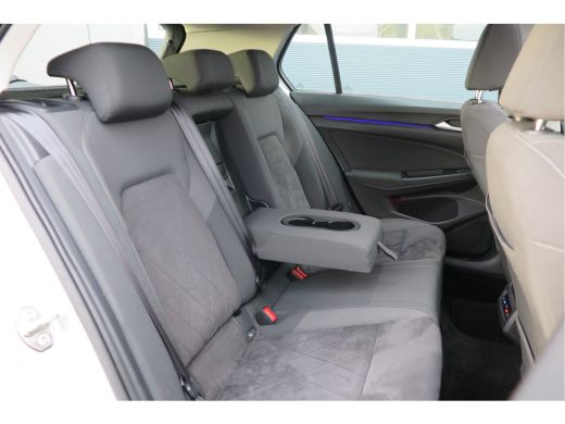 Volkswagen Golf 1.5 eTSI 150pk DSG 1st Edition ,. Pano, Virtual cockpit, LED verl. Electr. bestuurdersstoel met m... ActivLease financial lease