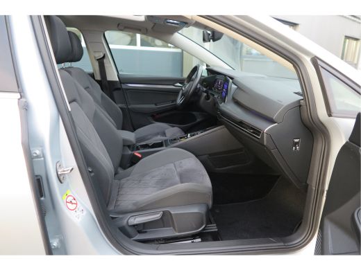 Volkswagen Golf 1.5 eTSI 150pk DSG 1st Edition ,. Pano, Virtual cockpit, LED verl. Electr. bestuurdersstoel met m... ActivLease financial lease