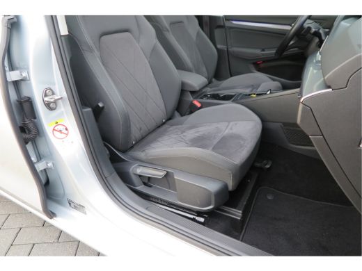 Volkswagen Golf 1.5 eTSI 150pk DSG 1st Edition ,. Pano, Virtual cockpit, LED verl. Electr. bestuurdersstoel met m... ActivLease financial lease