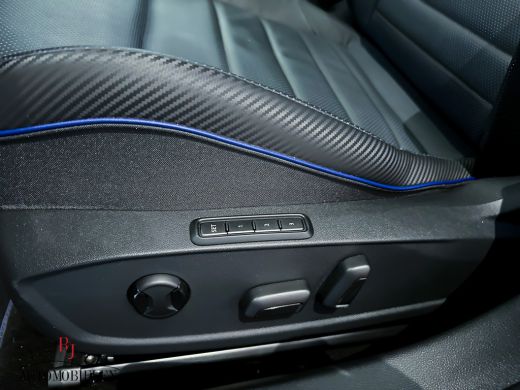 Volkswagen Golf 8 2.0 TSI R 4Motion Performance Akrapovic|Leder|HUD|H/K|Memory|BTW ActivLease financial lease