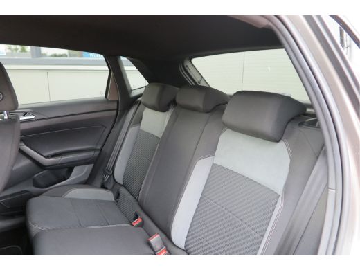 Volkswagen Polo 1.0 TSI 85kw 116pk Highline Business 2xR-Line , Beats audio , PDC, Navi, Carplay, LMV, Cruisecont... ActivLease financial lease