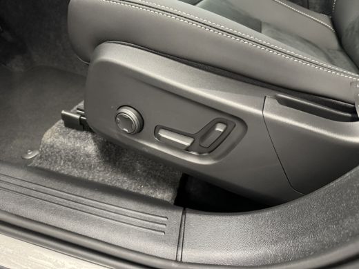 Volvo  XC40 B4 Plus Black Edition | Apple Carplay/Android Auto|telefoonintegratie premium | Cruise control ad... ActivLease financial lease