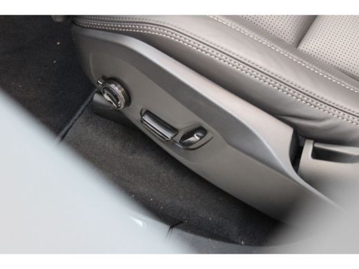 Volvo  XC90 T8 455PK AWD Ultra Dark | Massage + Ventilatie | Luchtvering | B&W Audio | Gelam Glas |  360º view ActivLease financial lease