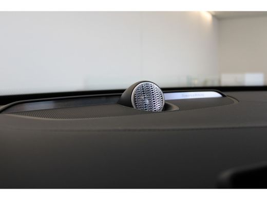 Volvo  XC90 T8 455PK AWD Ultra Dark | Massage + Ventilatie | Luchtvering | B&W Audio | Gelam Glas |  360º view ActivLease financial lease