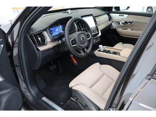 Volvo  XC90 T8 455PK Ultra Dark | B&W Audio | Luchtvering | Trekhaak | Gelam Glas | Getint Glas ActivLease financial lease