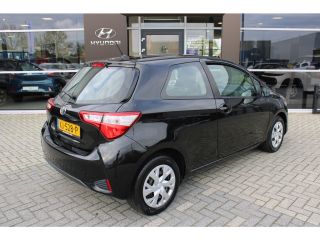 Toyota Yaris 1.5 VVT-i Active | Cruise Control | Achteruitrijcamera | Airco | Radio |