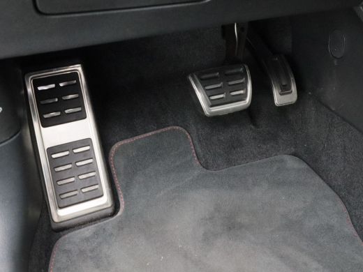 Audi Q2 35 TFSi 150 Pk Automaat S-Line | Sonos Audio | Volledig Leder met Rode Stiksels | Digitaal Dashbo... ActivLease financial lease