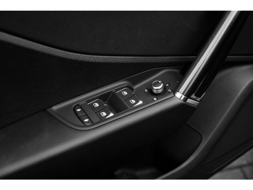 Audi Q2 S edition | Adaptive cruise control | Audi smartphone interface | Audi soundsystem ActivLease financial lease