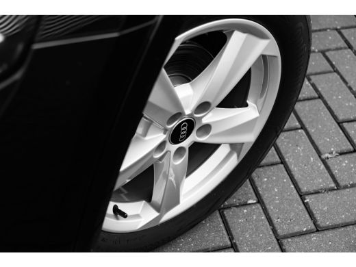 Audi Q2 S edition | Adaptive cruise control | Audi smartphone interface | Audi soundsystem ActivLease financial lease