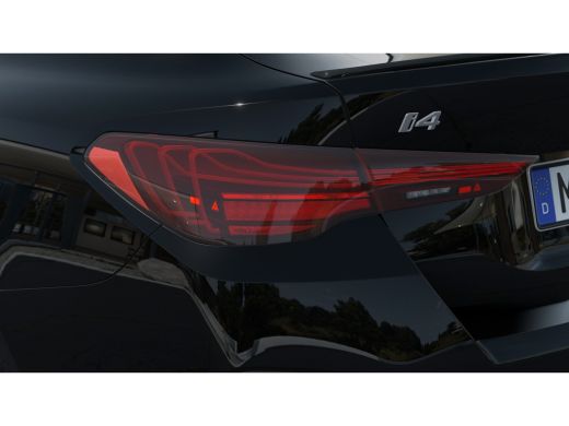 BMW i4 eDrive35 Gran Coupé M Sport / Schuif-kanteldak / Verwarmd stuurwiel / Adaptieve LED / Parking Ass... ActivLease financial lease