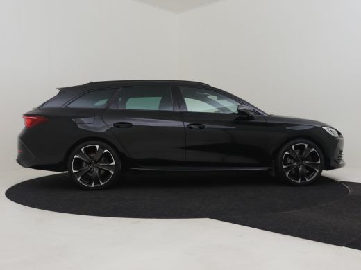 CUPRA Leon Sportstourer 1.4 e-Hybrid VZ Performance 245pk | Trekhaak | Dodehoekdetectie l Super Sport Stuur l Adaptief cr... ActivLease financial lease