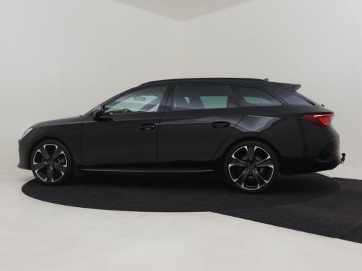 CUPRA Leon Sportstourer 1.4 e-Hybrid VZ Performance 245pk | Trekhaak | Dodehoekdetectie l Super Sport Stuur l Adaptief cr... ActivLease financial lease