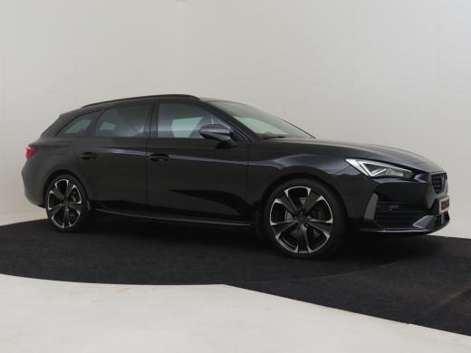 CUPRA Leon Sportstourer 1.4 e-Hybrid VZ Performance 245pk | Trekhaak | Dodehoekdetectie l Super Sport Stuur l Adaptief cr... ActivLease financial lease