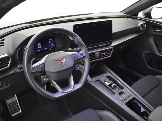 CUPRA Leon Sportstourer 1.4 e-Hybrid VZ Performance 245pk | Trekhaak | Dodehoekdetectie l Super Sport Stuur l Adaptief cr... ActivLease financial lease