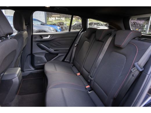 Ford Focus 1.0 EcoBoost Hybrid ST Line X | Driver-assistance-pack | Pano-dak | Winter-pack | | Achteruitrijc... ActivLease financial lease