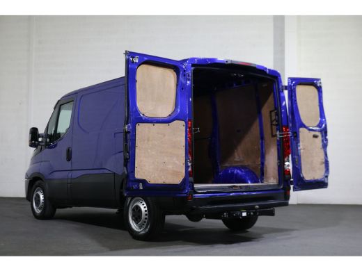 Iveco Daily 35S15 3.0 150pk L1 H1 Airco 3.5T Trekhaak ActivLease financial lease